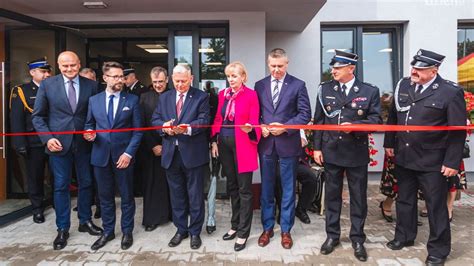 zdjęcie przedstawiające nową, nowoczesną strażnicę OSP w Lipinach po modernizacji