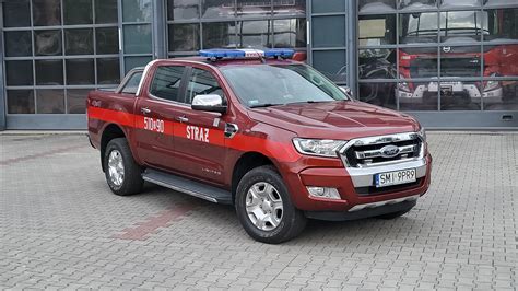 Ford Ranger w barwach Państwowej Straży Pożarnej, prezentujący swoje modyfikacje