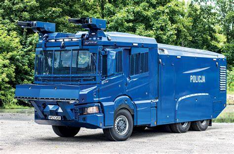 Miotacz wody Tajfun Policji