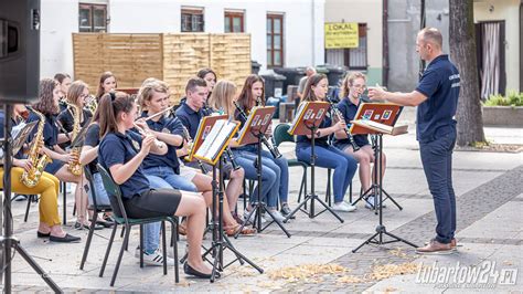 zdjęcie orkiestry dętej OSP podczas występu