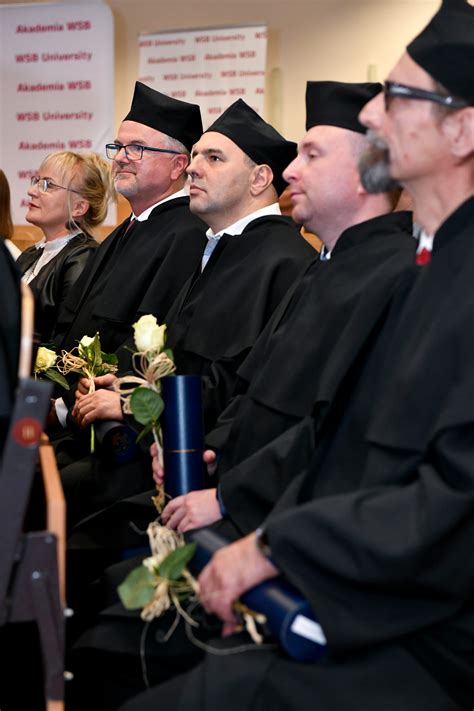 zdjęcie z wręczenia dyplomów członkom Komisji