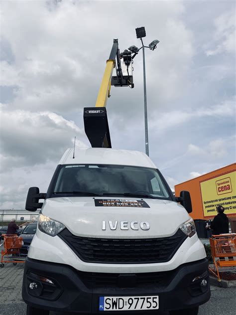 zdjęcie przedstawiające różne modele podnośników koszowych Iveco