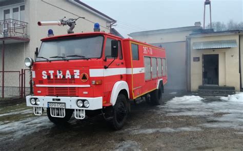 Zdjęcie starego samochodu strażackiego OSP Pikulice