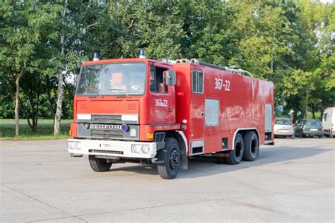 Zabytkowy samochód gaśniczy Bedford z Anwilu