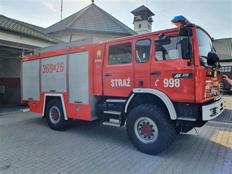 Wóz strażacki Magirus Deutz wystawiony na sprzedaż przez OSP Kostrze.