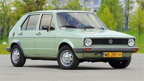 Klasyczny Magirus-Deutz jako pojazd zabytkowy, prezentujący jego historyczny wygląd.