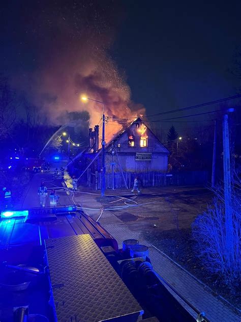 Pożar zabytkowego pustostanu przy ul. Młynowej 63 w Białymstoku