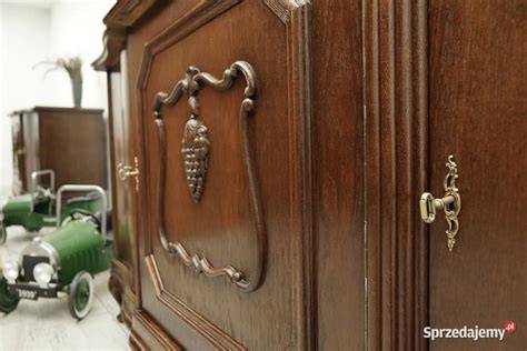 Zrewaloryzowany mebel w stylu secesyjnym