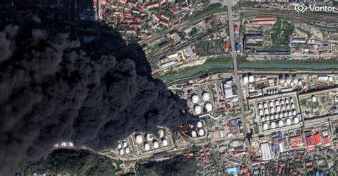 Dym nad rafinerią w Tuapse po ataku dronów