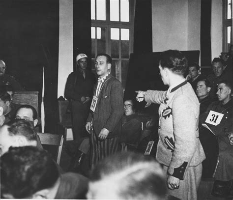 Zdjęcie Marinusa van der Lubbego podczas procesu