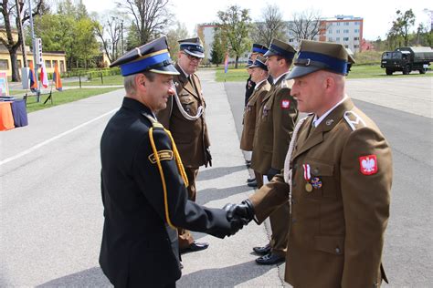 Zdjęcie z ceremonii wręczania odznaczeń podczas Powiatowego Dnia Strażaka