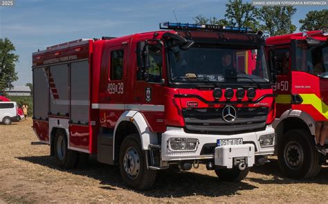 Zdjęcie nowego wozu strażackiego Mercedes-Benz Atego 1530 OSP Wysoka