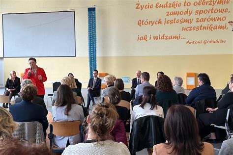 Zdjęcie przedstawiające salę szkoleniową GEZE z uczestnikami.