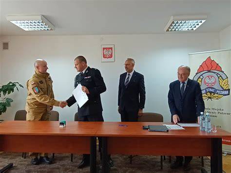 Fotografia lekkiego samochodu ratowniczo-gaśniczego Iveco Daily OSP Lipniki Stare