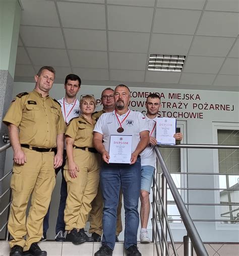 Zdjęcie drużyny OSP Barczewo podczas zawodów sportowo-pożarniczych