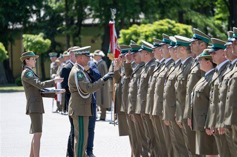 Wręczenie odznaczeń i dyplomów podczas uroczystości w Myszkowie