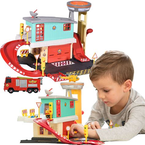 Remiza strażacka Strażaka Sama z torem zjazdowym i wozem strażackim Jupiter