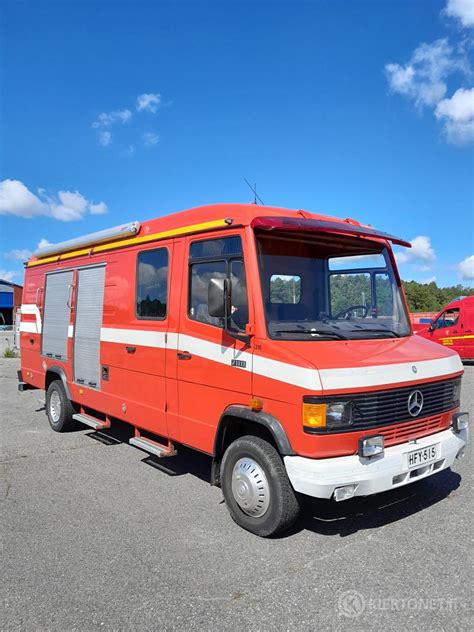 Mercedes-Benz 711D kamper wnętrze