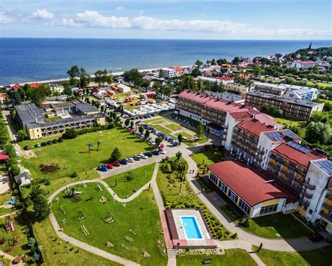 Zniszczony budynek basenu po pożarze w hotelu NAT Sarbinowo