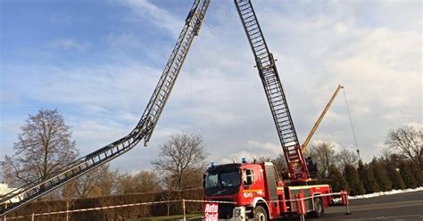 Zbliżenie na autopompę Rosenbauer NH35 zamontowaną w nowym wozie strażackim, podkreślające jej moc i wydajność.