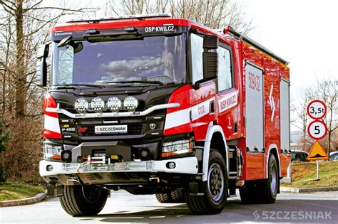 Przykładowy samochód strażacki Scania w terenie