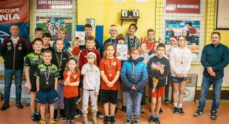 zdjęcie przedstawiające uczestników i organizatorów turnieju