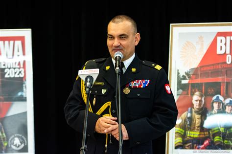 Zdjęcie z ceremonii wręczenia odznaczeń strażackich