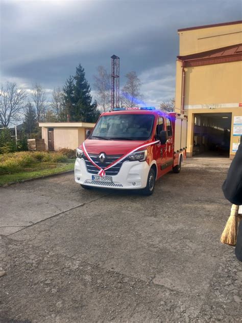 Zdjęcie przedstawiające nowo wybrany zarząd OSP Biecz lub uścisk dłoni członków zarządu