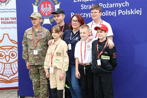 Zdjęcie dzieci uczestniczących w Turnieju Wiedzy Pożarniczej
