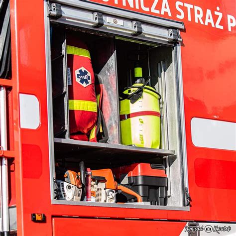 Strażacy OSP Rogi podczas ceremonii poświęcenia wozu