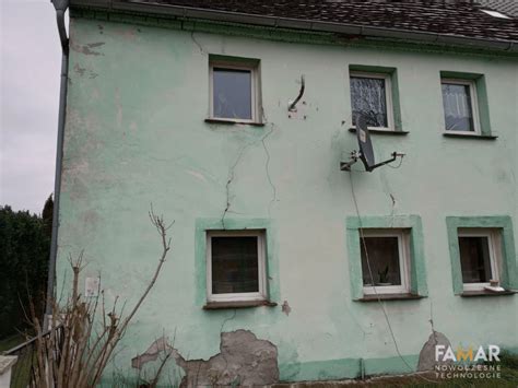 Wizualizacja pęknięć na ścianach lub złego stanu technicznego budynku