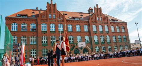Zdjęcie przedstawiające dawną stanicę graniczną lub historyczne zdjęcie szkoły