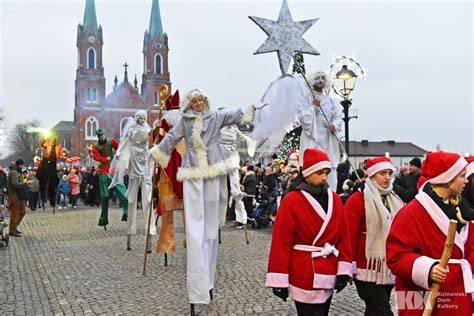 Uroczysta parada strażaków z orkiestrą dętą
