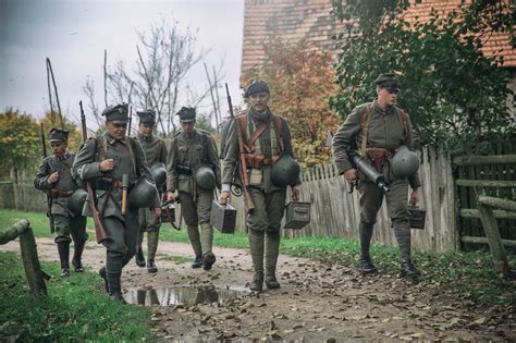 Zdjęcie historyczne założyciela Otto Maiera lub wczesnych produktów Ravensburger