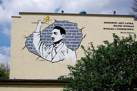 Mural upamiętniający Marka Edelmana w Warszawie