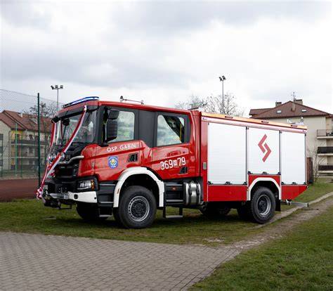 zdjęcie ciężkiego samochodu gaśniczego Steyr 32S29 w akcji gaśniczej