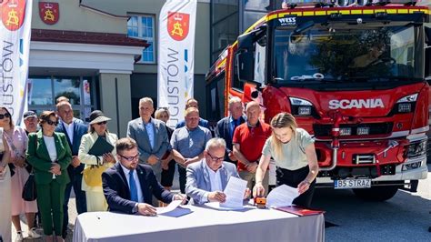 Uroczystość przekazania samochodu strażackiego OSP Nowy Staw, grudzień 2022