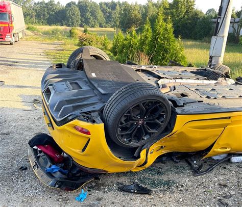 Wrak samochodu strażackiego Renault Kerax po wypadku na trasie S7