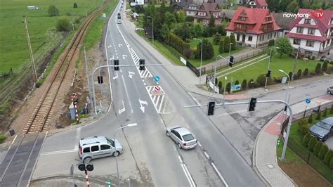 Zdjęcie: Skrzyżowanie drogowe z sygnalizacją świetlną