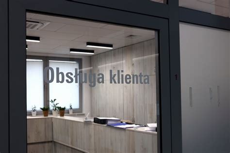 Zdjęcie frontu budynku Biura Obsługi Klienta Eksploatator Sp. z o.o.