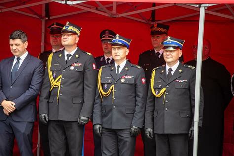 Współczesna jednostka Państwowej Straży Pożarnej w Płocku, z wozami bojowymi i strażakami