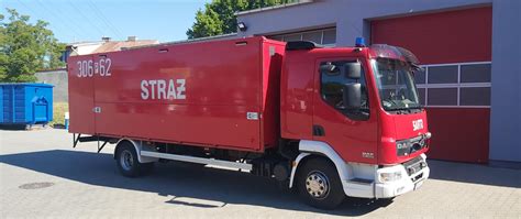 zdjęcie specjalistycznego samochodu ratownictwa chemicznego na miejscu zdarzenia